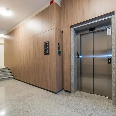 Apartament Coresi Апартаменти