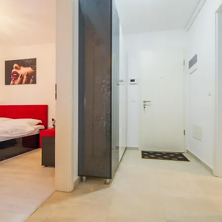 Апартаменти Apartament Coresi