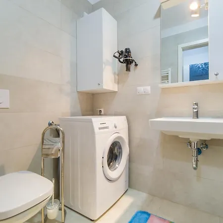 Апартаменти Apartament Coresi
